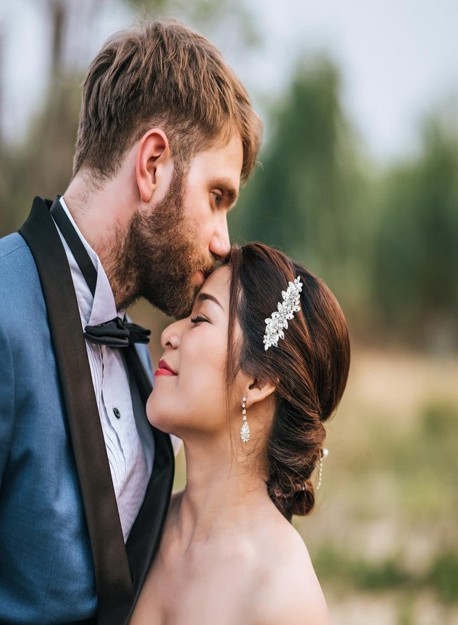 Tyqour مجموعة تيكور من 4 مشابك شعر مرصعة بأحجار الراين للنساء، مشابك شعر فضية مزينة باللؤلؤ على شكل زهرة، دبابيس شعر كريستالية أنيقة، دبابيس شعر للعرائس، إكسسوارات شعر لحفلات الزفاف للعروس ووصيفات العروس - Image 4